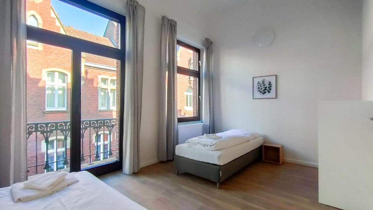 Raj Living - With 2 , 3 And 6 - 15 Min To Messe Dus And Old Town Dus Appartamento *