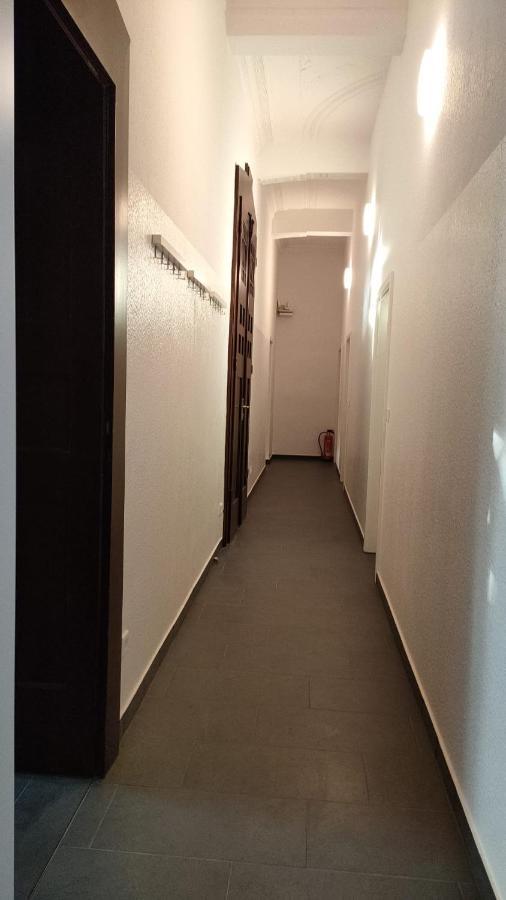 Raj Living - With 2 , 3 And 6 - 15 Min To Messe Dus And Old Town Dus Appartamento Düsseldorf
