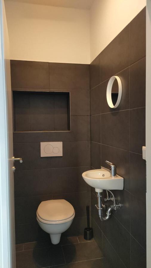 Raj Living - With 2 , 3 And 6 - 15 Min To Messe Dus And Old Town Dus Appartamento