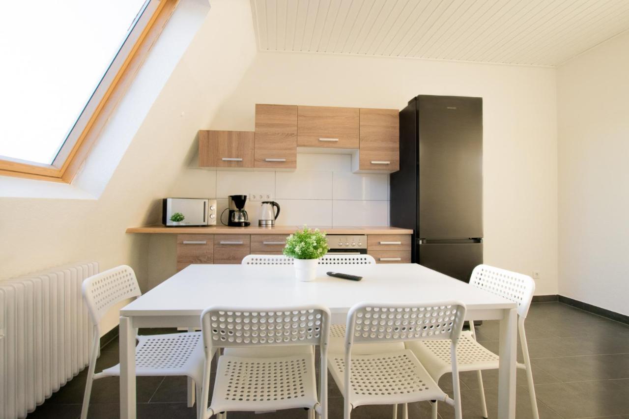 Raj Living - With 2 , 3 And 6 - 15 Min To Messe Dus And Old Town Dus Appartamento