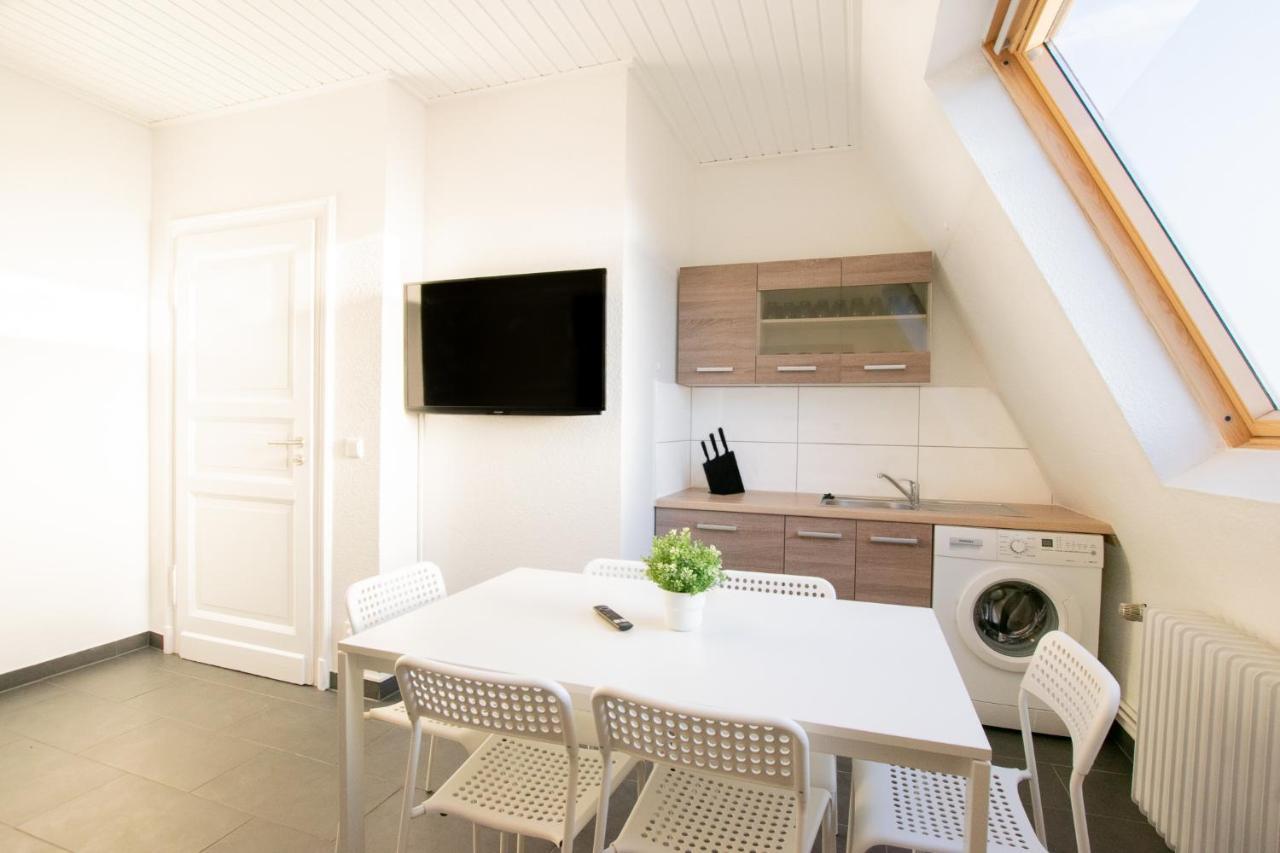 Raj Living - With 2 , 3 And 6 - 15 Min To Messe Dus And Old Town Dus Appartamento *