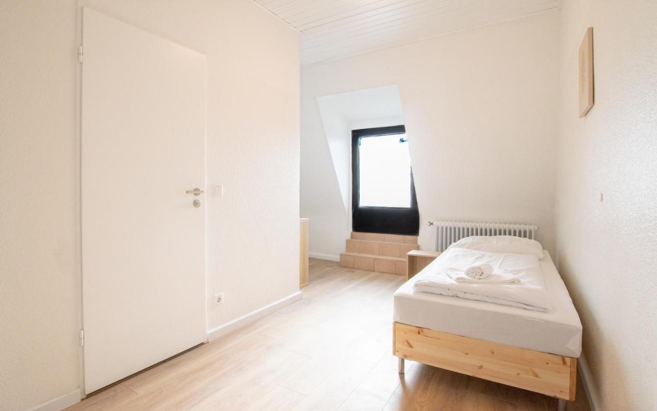 Raj Living - With 2 , 3 And 6 - 15 Min To Messe Dus And Old Town Dus Appartamento Düsseldorf