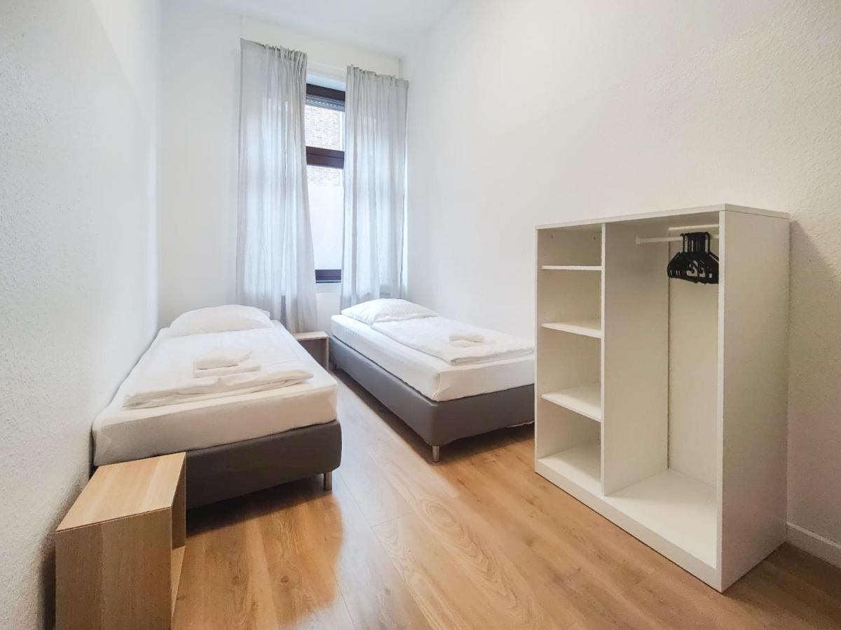 Raj Living - With 2 , 3 And 6 - 15 Min To Messe Dus And Old Town Dus Appartamento *