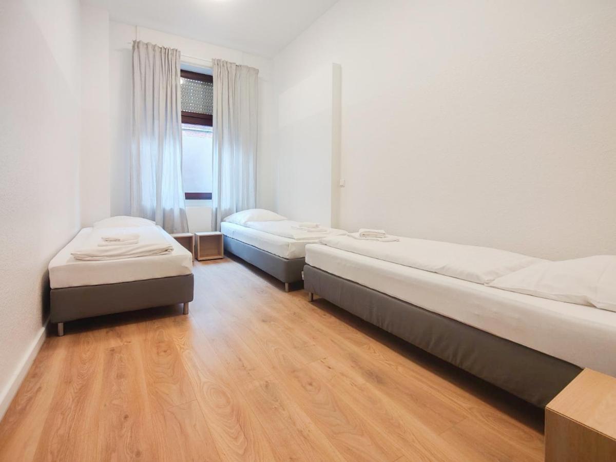 Raj Living - With 2 , 3 And 6 - 15 Min To Messe Dus And Old Town Dus Appartamento Düsseldorf